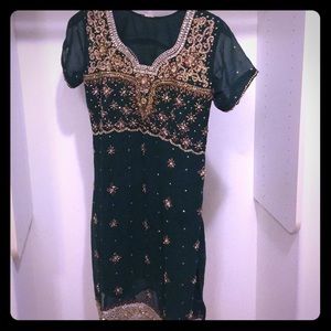 Indian shalwar kameez